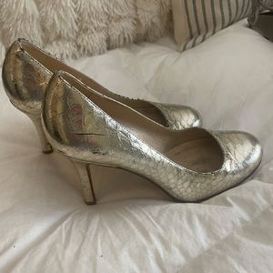 Kate Spade gold toned sparkly heels size 6.5 closed toe - has a few flaws